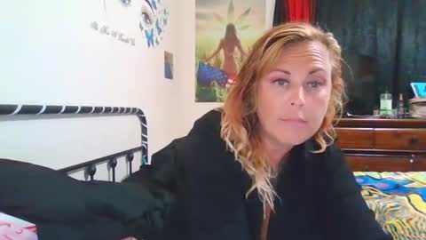 Snapshot of lusciouslucie77 chatting on 19, 7, 2026 Destiny Layman online show from 19, 7, 2026
