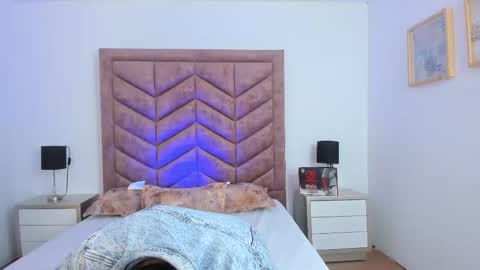 Lushian And Luna online show from 4, 11, 2025