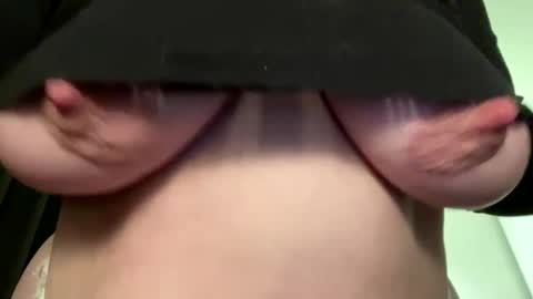 lustytits85 online show from 18, 12, 2024