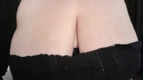 lustytits85 online show from 18, 3, 2026