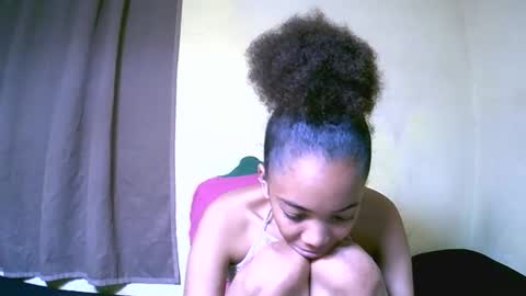 Snapshot of lutchia chatting on 2, 10, 2025 lutchia online show from 2, 10, 2025