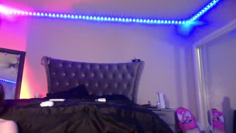 luvvlee online show from 19, 9, 2025