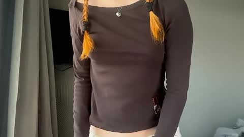 Snapshot of lux_angel chatting on 8, 6, 2026 lux_angel online show from 8, 6, 2026