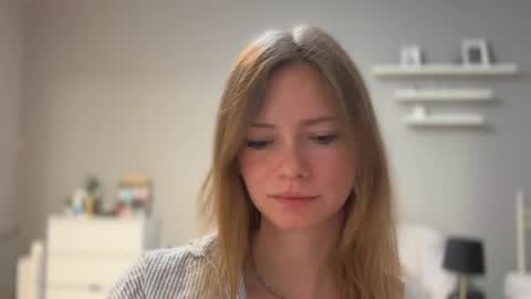Snapshot of lux_millie chatting on 4, 6, 2026 Millie online show from 4, 6, 2026