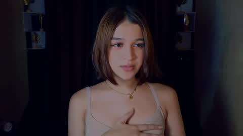 Snapshot of lux_white chatting on 11, 5, 2026 queen lux online show from 11, 5, 2026