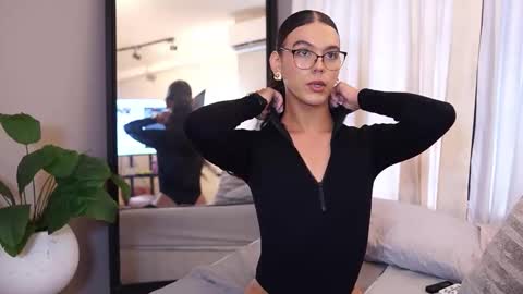 Snapshot of luxa_velvett chatting on 7, 4, 2026 Luxa online show from 7, 4, 2026