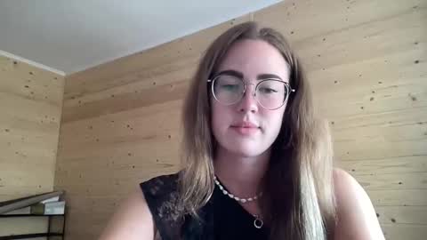 Snapshot of luxie_queen chatting on 10, 6, 2026 Katie online show from 10, 6, 2026