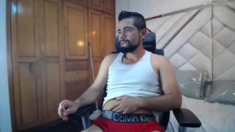 Snapshot of luxurycoupl chatting on 24, 1, 2025 Lesly And Arnold online show from 24, 1, 2025