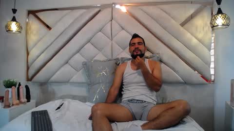 Snapshot of luxurycoupl chatting on 25, 1, 2025 Lesly And Arnold online show from 25, 1, 2025