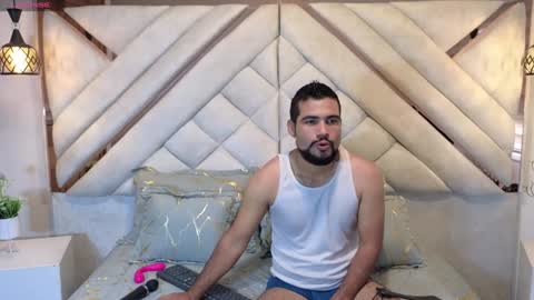 Snapshot of luxurycoupl chatting on 29, 1, 2025 Lesly And Arnold online show from 29, 1, 2025