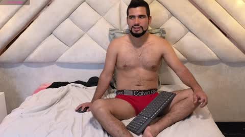 Snapshot of luxurycoupl chatting on 4, 2, 2025 Lesly And Arnold online show from 4, 2, 2025