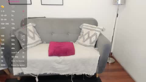 Snapshot of luxurycoupl chatting on 5, 3, 2025 Lesly And Arnold online show from 5, 3, 2025