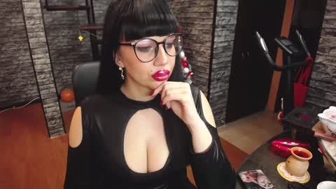 Snapshot of luxurymistress chatting on 6, 12, 2024 Spoiled dominant mindfucker mistress MakeupartistNail ArtistFitness and Yoga lover online show from 6, 12, 2024