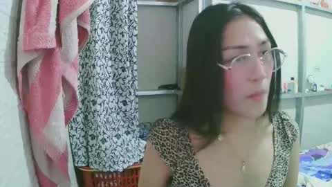 Snapshot of luxy27 chatting on 4, 10, 2025 nikke online show from 4, 10, 2025