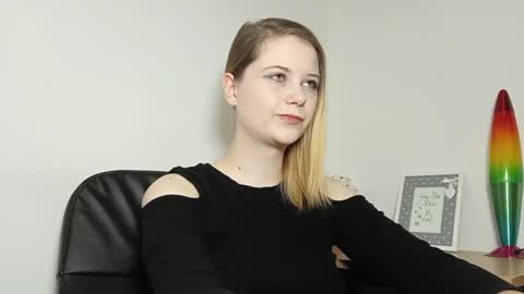 Snapshot of lydiasunny chatting on 12, 9, 2025 Lydia online show from 12, 9, 2025