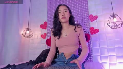 Lyhana Lee online show from 13, 2, 2025