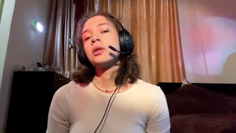 Snapshot of lylajanick chatting on 2, 10, 2025 Viola online show from 2, 10, 2025