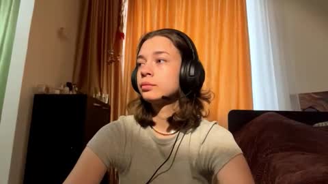 Snapshot of lylajanick chatting on 3, 10, 2025 Viola online show from 3, 10, 2025