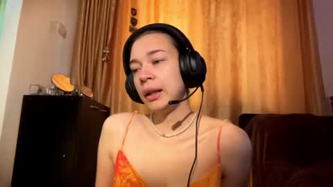 Snapshot of lylajanick chatting on 6, 10, 2025 Viola online show from 6, 10, 2025