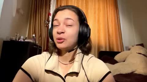 Snapshot of lylajanick chatting on 10, 10, 2025 Viola online show from 10, 10, 2025