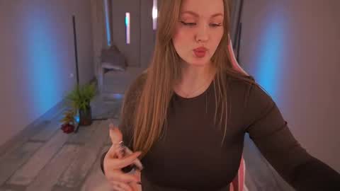 lylanimfa online show from 5, 3, 2025