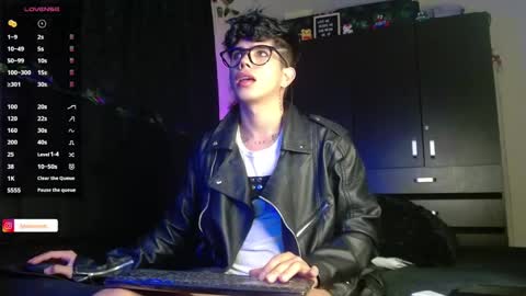 Lyle Bennett Freelance Model online show from 20, 1, 2025