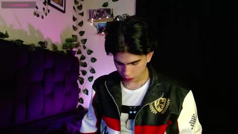 Lyle Bennett Freelance Model online show from 7, 2, 2025