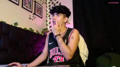 Lyle Bennett Freelance Model online show from 14, 2, 2025