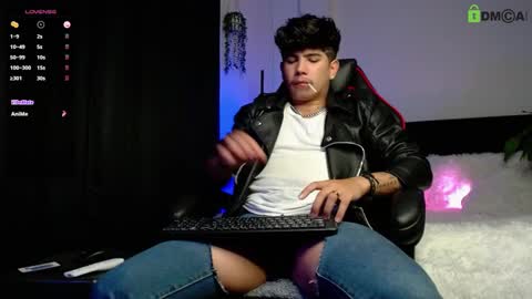 Lyle Bennett Freelance Model online show from 13, 9, 2025