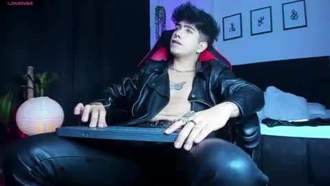 Snapshot of lylebennett_ chatting on 1, 7, 2026 Lyle Bennett Freelance Model online show from 1, 7, 2026