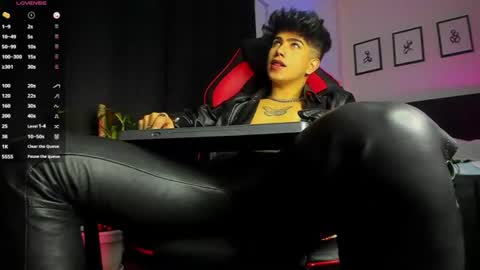 Snapshot of lylebennett_ chatting on 17, 7, 2026 Lyle Bennett Freelance Model online show from 17, 7, 2026