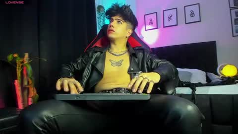 Snapshot of lylebennett_ chatting on 21, 7, 2026 Lyle Bennett Freelance Model online show from 21, 7, 2026
