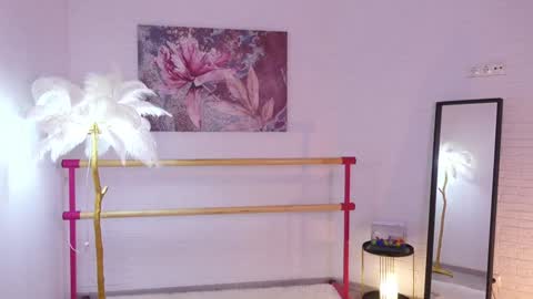 Lyly   online show from 8, 2, 2025