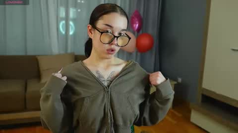 Hello there Im Eva3 Im new model here online show from 22, 11, 2025