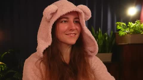 Snapshot of lynn_feline chatting on 21, 11, 2025 Lynn online show from 21, 11, 2025