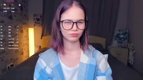 Cozy Lynns room online show from 9, 1, 2026