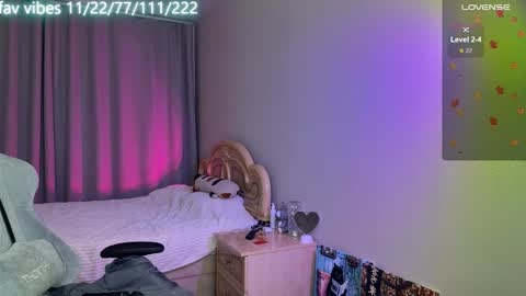 Snapshot of lynne_dawson chatting on 8, 10, 2025 lynne_dawson online show from 8, 10, 2025