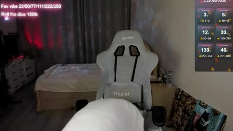 Snapshot of lynne_dawson chatting on 23, 11, 2025 lynne_dawson online show from 23, 11, 2025