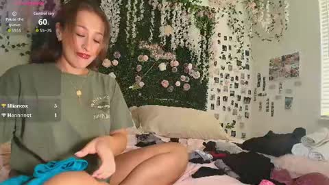 Snapshot of lyracovee chatting on 13, 7, 2026 Lyra online show from 13, 7, 2026
