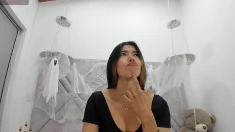 Lyxi online show from 9, 10, 2025