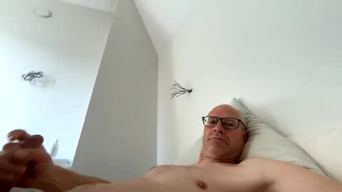 Snapshot of m3morable chatting on 10, 5, 2026 m3morable online show from 10, 5, 2026