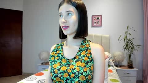 Snapshot of macarena_vallejo_ chatting on 5, 12, 2024 Macarena online show from 5, 12, 2024