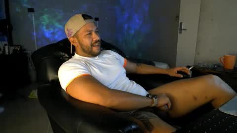 Snapshot of machohandsome chatting on 25, 5, 2026 Javier papichulo master how do you want online show from 25, 5, 2026