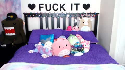 Mackenzie Wolfe online show from 8, 12, 2024