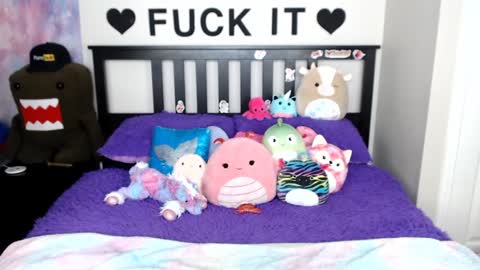 Mackenzie Wolfe online show from 3, 1, 2025