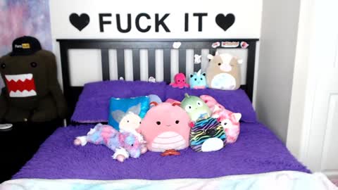 Mackenzie Wolfe online show from 17, 1, 2025