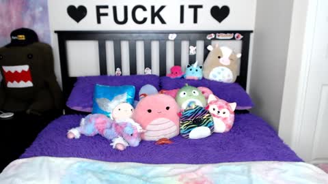 Mackenzie Wolfe online show from 1, 2, 2025