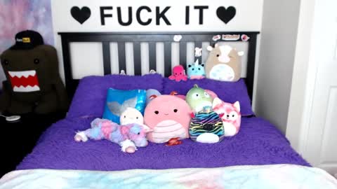 Mackenzie Wolfe online show from 3, 3, 2025