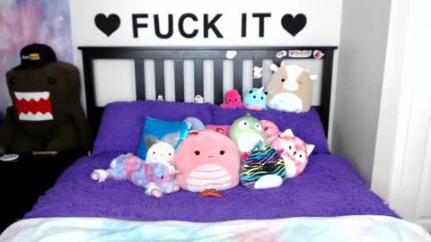 Mackenzie Wolfe online show from 12, 3, 2025