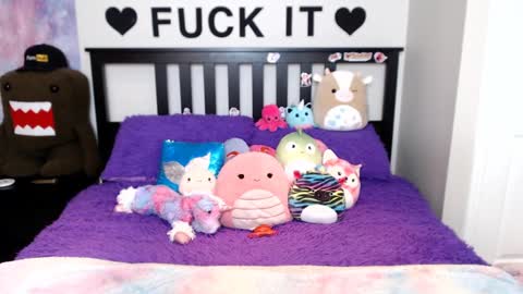 Mackenzie Wolfe online show from 10, 9, 2025